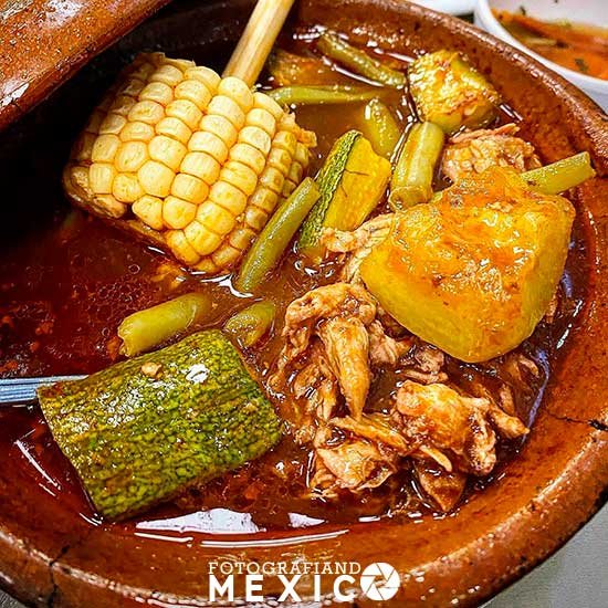 Receta original de mole de olla