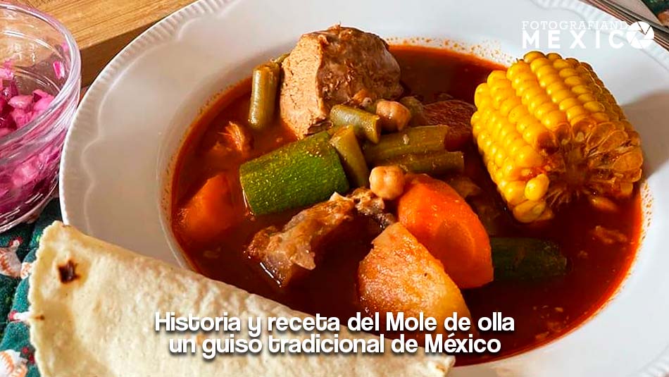 Historia y receta del Mole de olla, un guiso tradicional de México