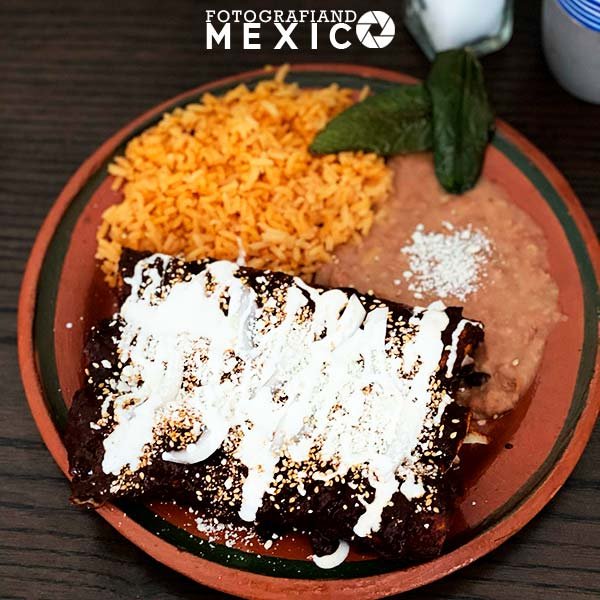 ¿Cuál es la historia y el origen del mole poblano?