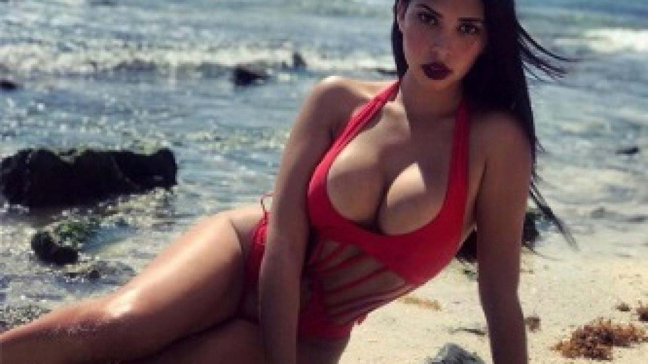 En sus fotografías la modelo mexicana deja ver sus esculturales curvas y un rostro impecable que cautivan a muchos. En una de las imágenes publicadas en su Instagram, la mexicana de 21 años se veía impresionante en un conjunto de lencería que hizo más revelador que encubrirse. En sus fotografías la modelo mexicana deja ver sus esculturales curvas y un rostro impecable que cautivan a muchos. En una de las imágenes publicadas en su Instagram, la mexicana de 21 años se veía impresionante en un conjunto de lencería que hizo más revelador que encubrirse.