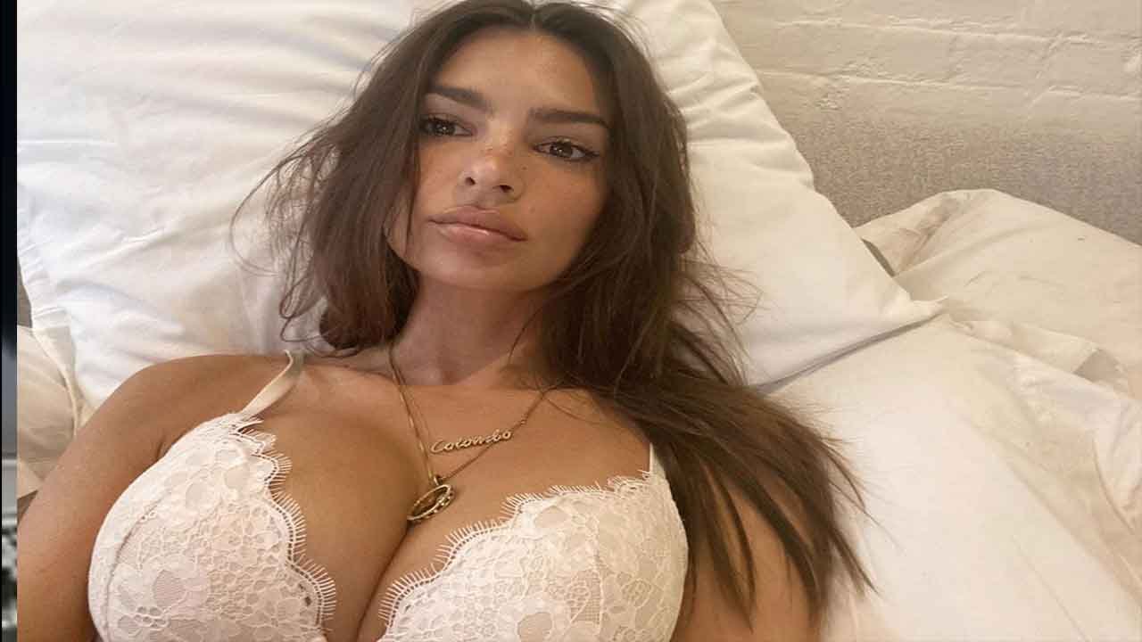 Emily Ratajkowski es una modelo y actriz de físico exuberante. Nacida en Londres, sus padres, de origen norteamericano. Emily Ratajkowski es una modelo y actriz de físico exuberante. Nacida en Londres, sus padres, de origen norteamericano.