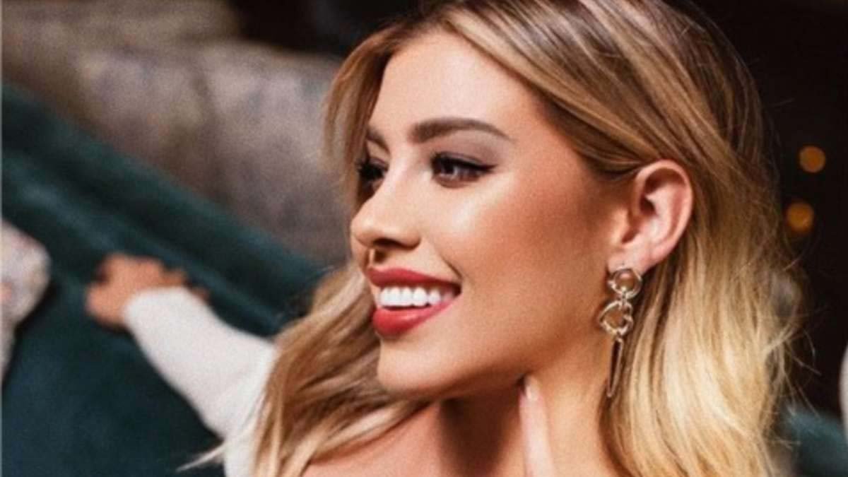 Michelle Salas es la famosa modelo, que además es la hija del cantante Luis Miguel, que siempre se ha lucido como toda una celebridad de las redes sociales, pues su belleza es única y siempre derrocha elegancia al mostrarse con atractivos atuendos. Michelle Salas es la famosa modelo, que además es la hija del cantante Luis Miguel, que siempre se ha lucido como toda una celebridad de las redes sociales, pues su belleza es única y siempre derrocha elegancia al mostrarse con atractivos atuendos.