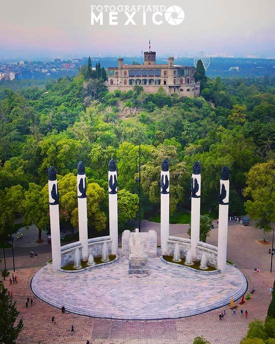 Castillo de Chapultepec, una antigua residencia imperial y actual museo de historia.