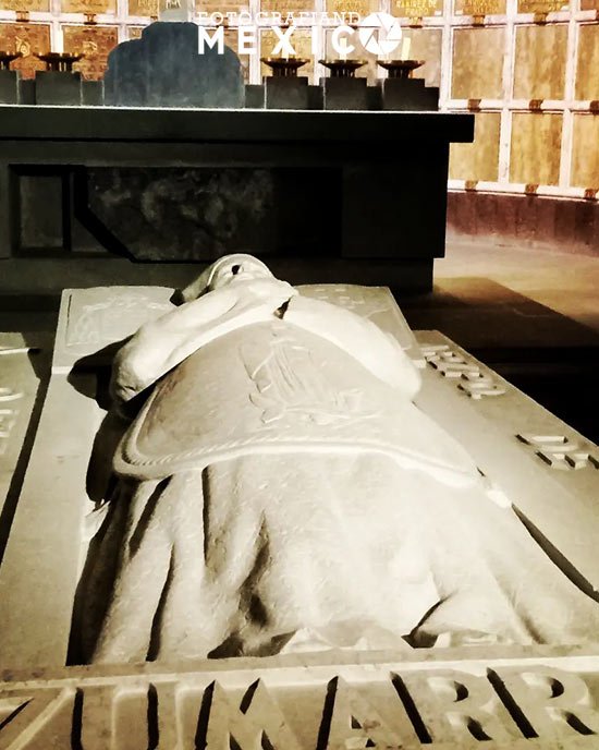 Quién está enterrado en la Catedral de México