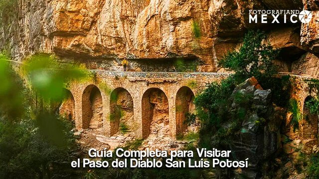 Andador con arcos de piedra construido en la ladera de un gran acantilado rocoso en San Luis Potosí con un explorador