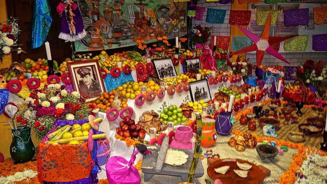 ¿Cuándo se pone y que lleva la ofrenda del Día de Muertos?