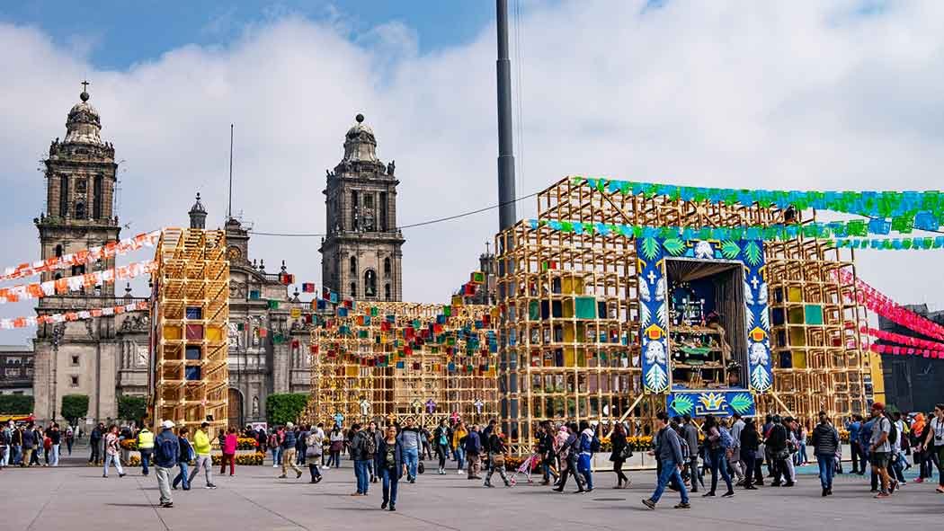 La megaofrenda regresa de forma presencial a la Ciudad de México junto con otros actividades para disfrutar el Día de Muertos con la familia. Megaofrenda Zócalo 2021 inauguración, fechas y actividades