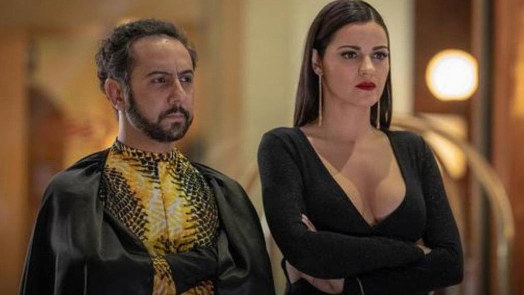 La historia de ocho amigos que intercambian de parejas para mantener relaciones sexuales entre ellos y que conmocionó al público latino es, para su protagonista Maite Perroni, más que una serie de sexo que atiende un mensaje social urgente. El juego de las llaves 2: es más que una serie de sexo