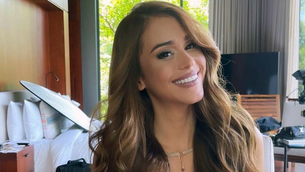 Yanet García ha vuelto a hacer de las suyas volviendo locos a sus millones de fans con sus candentes fotos. En redes sociales circulan unas fotos de la presentadora donde aparece de espaldas, en topless y en tanga de hilo.