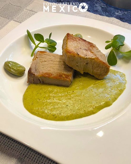 Plato de pipián verde con carne de cerdo