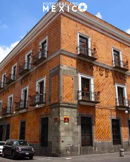 La casa del que mató al animal: una casa maldita y legendaria Fachada de la casa del que mató al animal en Puebla