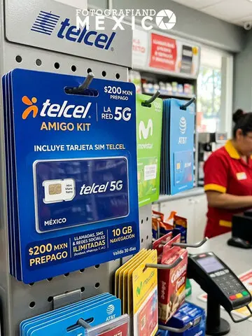 Comprar una tarjeta SIM física de Telcel en una tienda de conveniencia en México