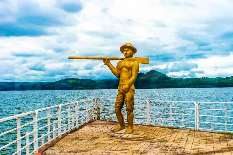 La Estatua del Pescador en Catemaco icono de los catemaqueños